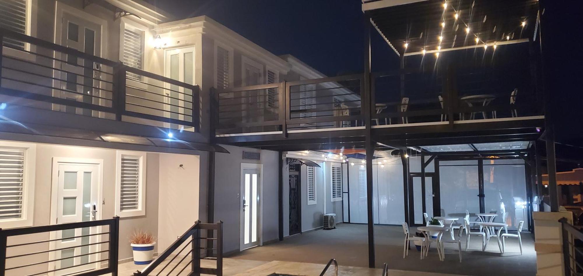 2 Palmas Str Hotel Aguadilla Eksteriør billede